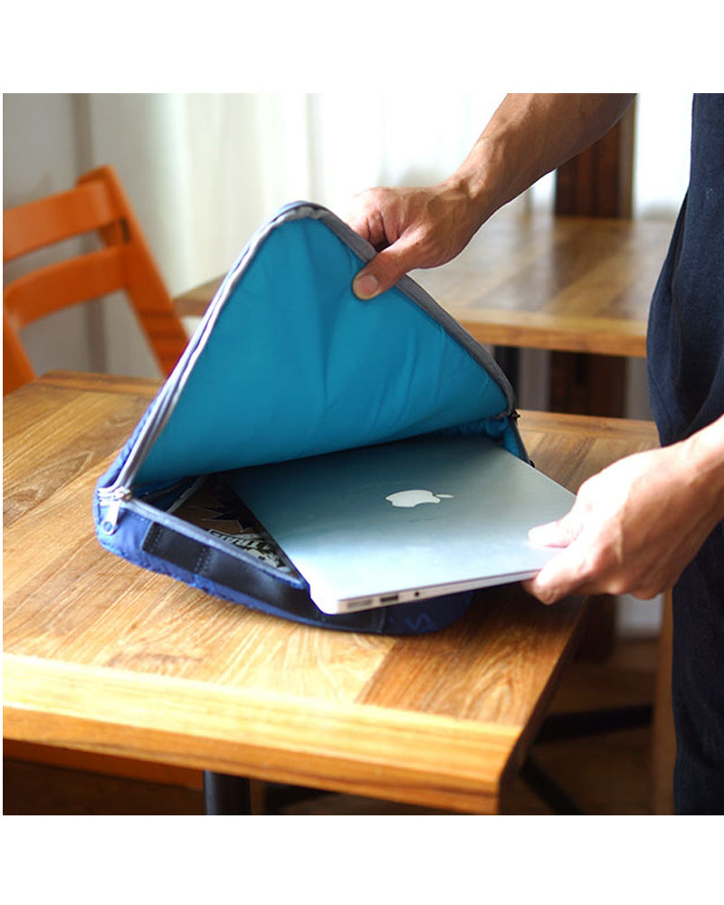 STREAM TRAIL Marsupial Laptop Case II